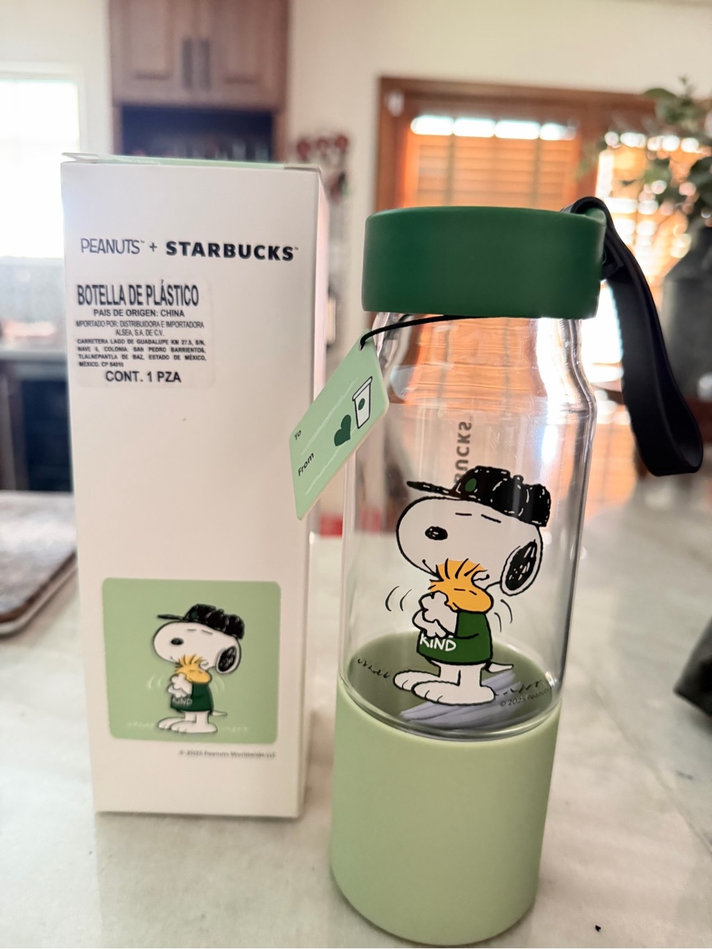 Limited Edition Starbucks Peanuts Love Plastic Water Bottle 16 oz